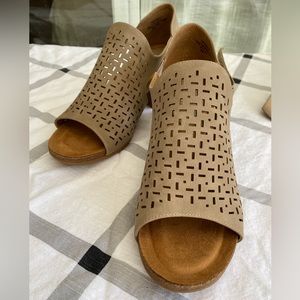 *NIB* Eurosoft by Softt Addley Stone Taupe Open-Toe Shoes / Booties, 10M